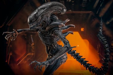 Alien: Romulus Xenomorph Hot Toys Figure Unveiled, Available for Preorder Now